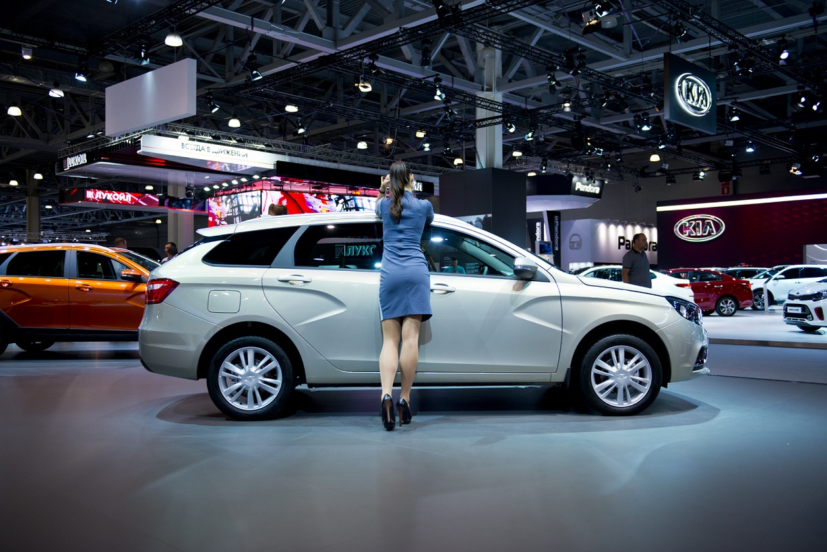 На АвтоВАЗе назвали дату старта продаж обновленной Lada Vesta