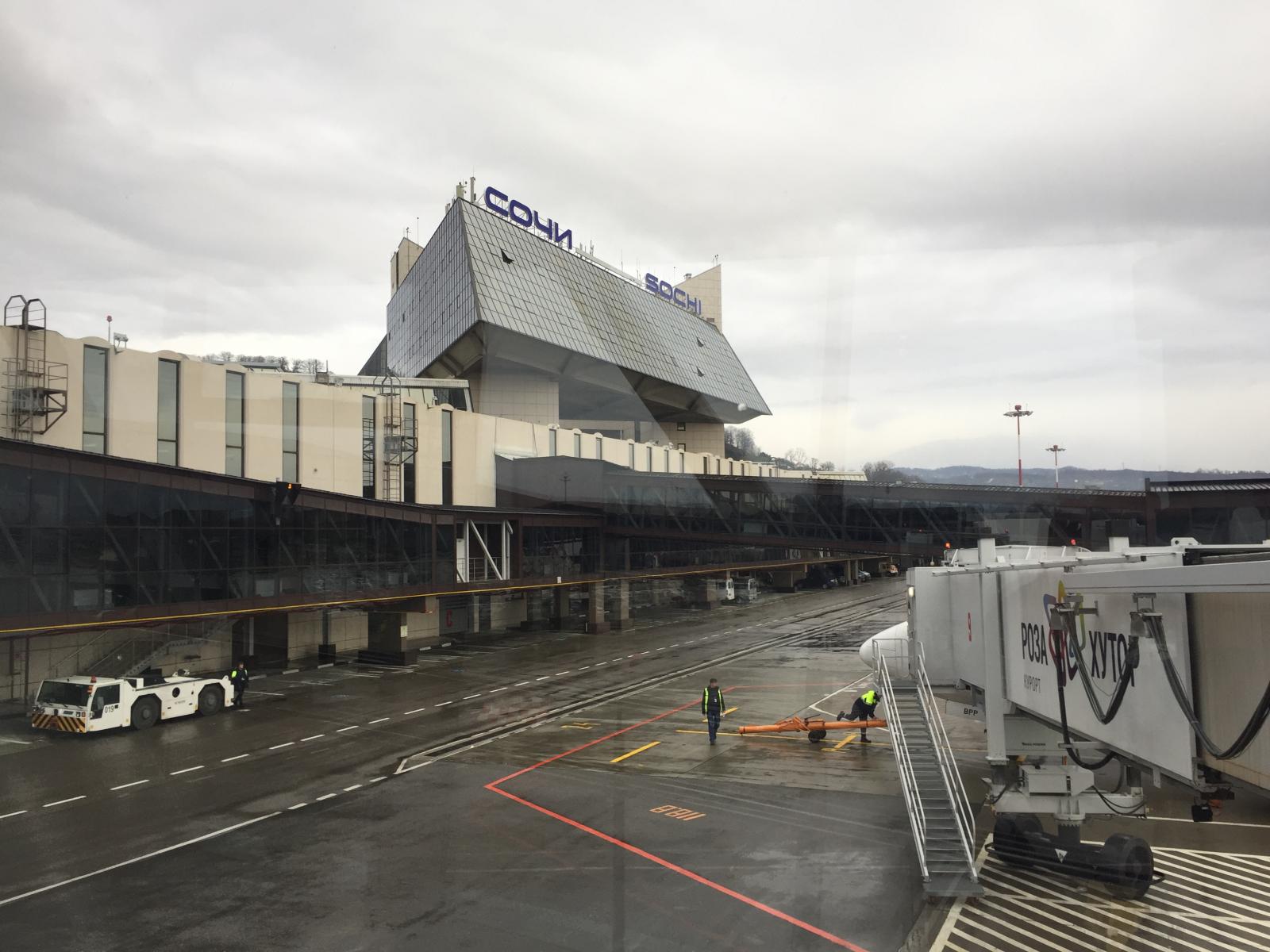 Самолет из Москвы вынужденно приземлился в Сочи из-за смерти пассажира