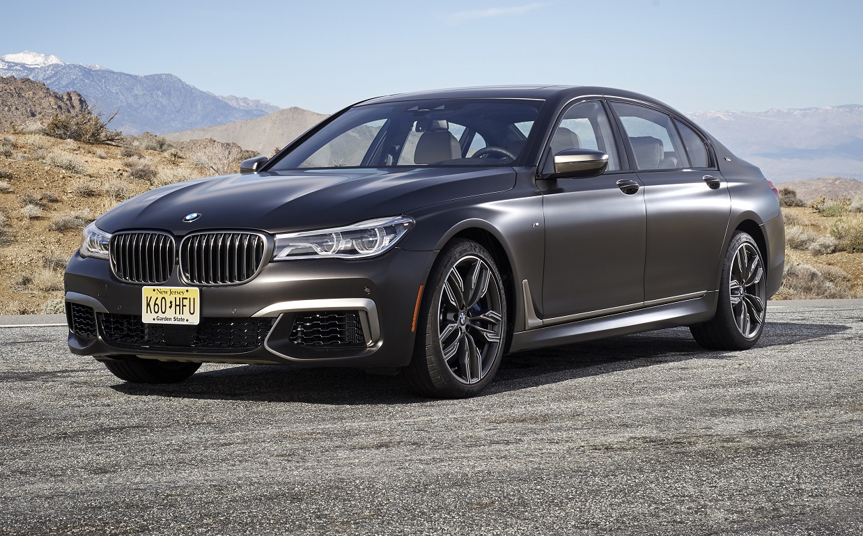 Компания BMW попрощалась с двигателем V12 выпуском особых BMW M760i