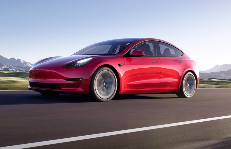 Tesla объявила о рекордных продажах своих электромобилей в 2021 году