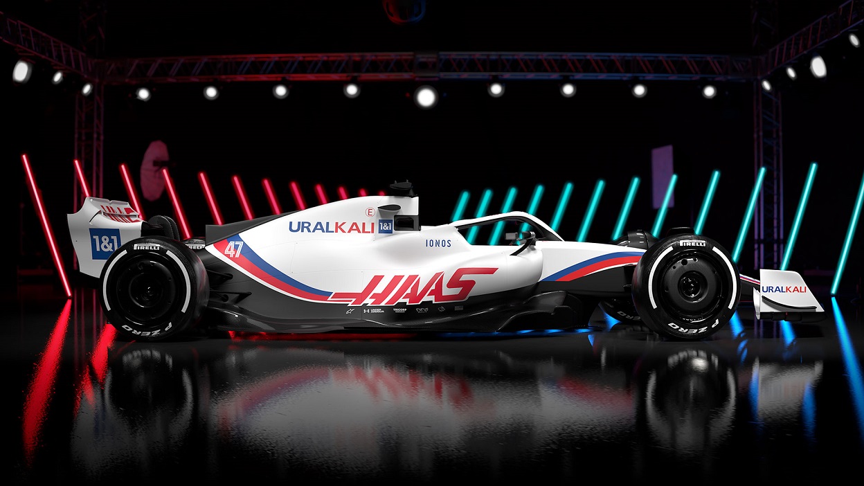 Формула 1. Команда Haas показала раскраску нового болида VF-22